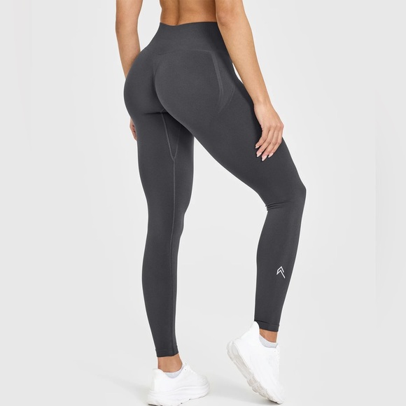 Oner Active Pants - ONER ACTIVE EFFORTLESS SEAMLESS LEGGINGS IN COAL - L REG